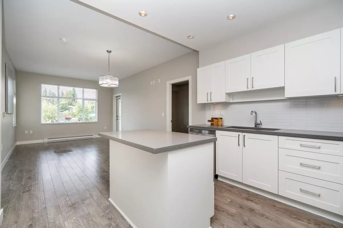 Dining Area Photo of 2410 963 Charland Avenue, Coquitlam, BC