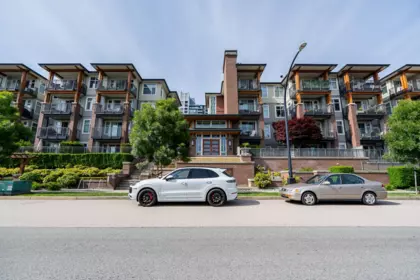 Front Yard Photo of 2410 963 Charland Avenue, Coquitlam, BC