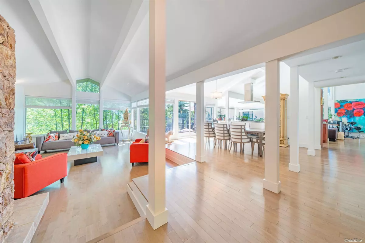 Living Room Photo of 1448 Sandhurst Place, West Vancouver, BC