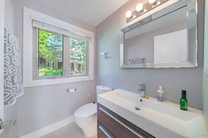 Walk-In Closet Photo of 1448 Sandhurst Place, West Vancouver, BC