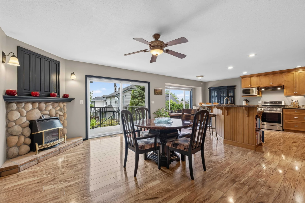 Family Room Photo of 21545 Telegraph Trail, Langley, BC