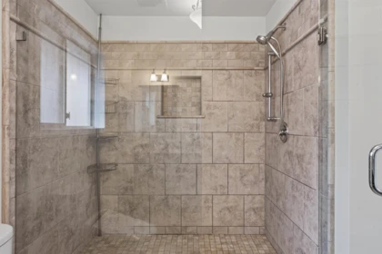 Entry Foyer Photo of 21545 Telegraph Trail, Langley, BC