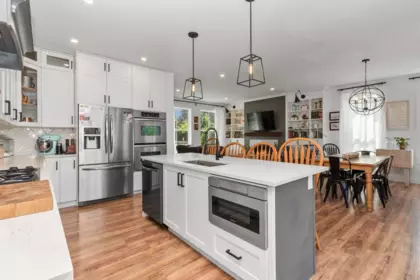 Kitchen Island Photo of 10071 Parkwood Drive, Rosedale, BC