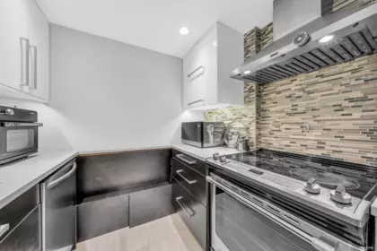 Primary Bathroom Photo of 7 7321 Montecito Drive, Burnaby, BC