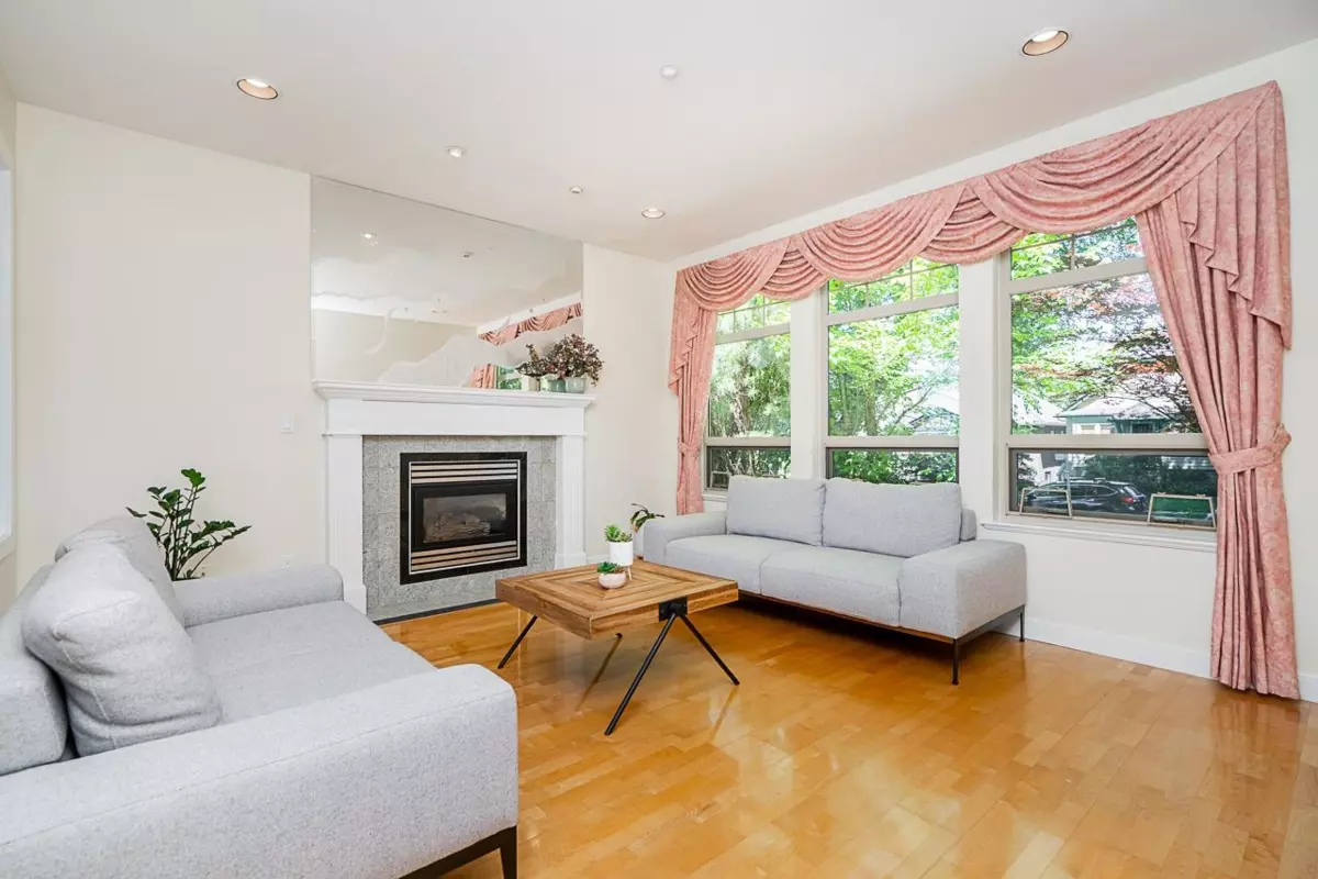 Family Room Photo of 732 W 26th Avenue, Vancouver, BC