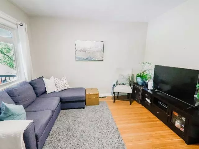 Family Room Photo of 550 Cassiar Street, Vancouver, BC