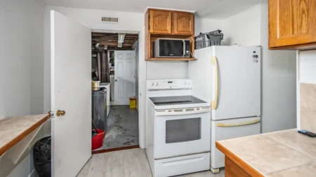 Basement Recreation Room Photo of 621 Water Avenue, Hope, BC