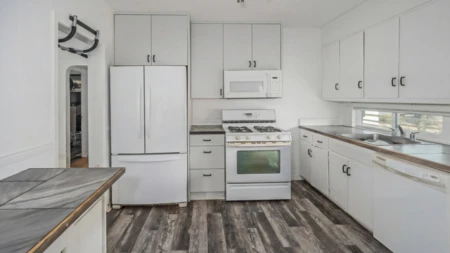 Primary Bedroom Photo of 621 Water Avenue, Hope, BC