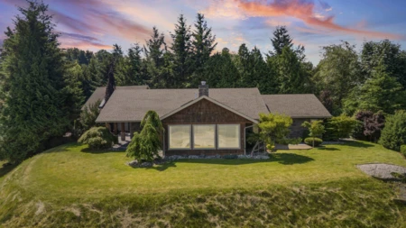 8451 Gooseberry Place, Chilliwack, BC, Chilliwack — Single Family Residence for sale