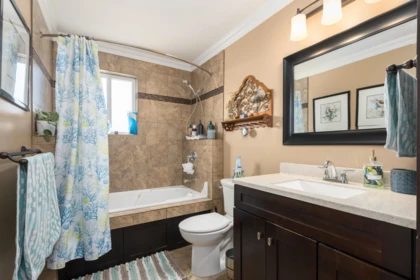 Walk-In Closet Photo of 4504 W River Road Road, Delta, BC