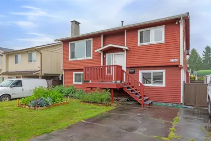 Swimming Pool Photo of 27549 31a Avenue, Langley, BC