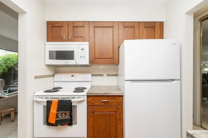 Kitchen Photo of 49 9378 122 Street, Surrey, BC