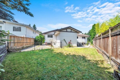 Front Yard Photo of 2690 Sheffield Way, Abbotsford, BC