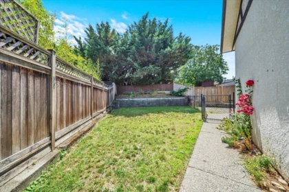 Garden / Landscaping Photo of 2690 Sheffield Way, Abbotsford, BC