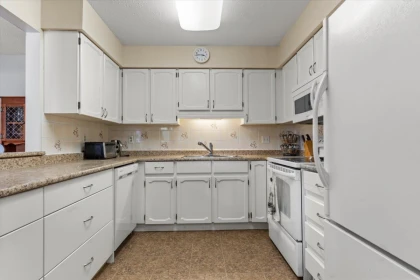 Kitchen Island Photo of 112 32070 Peardonville Road, Abbotsford, BC