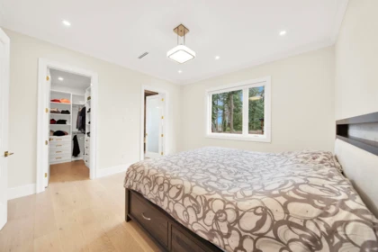 Hallway Photo of 16285 28 Avenue, Surrey, BC