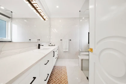 Laundry Room Photo of 16285 28 Avenue, Surrey, BC