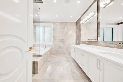 Powder Room Photo of 16285 28 Avenue, Surrey, BC