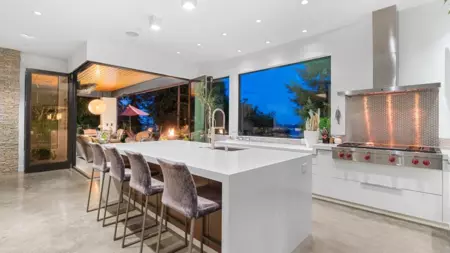 Breakfast Nook Photo of 2650 Rosebery Avenue, West Vancouver, BC