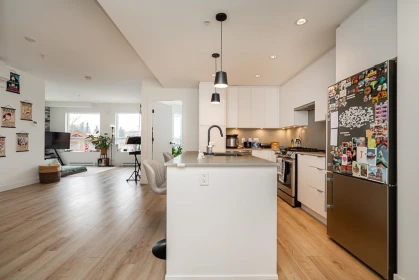 Kitchen Photo of 301 2493 Montrose Avenue, Abbotsford, BC