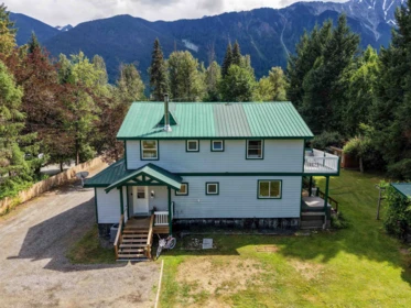 Hot Tub / Spa Photo of 1985 Highway 99, Pemberton, BC