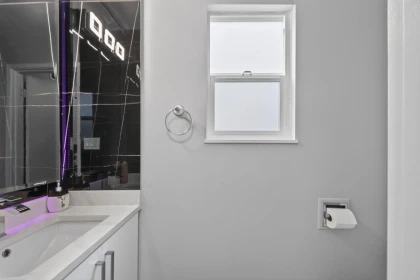 Laundry Room Photo of 9441 132a Street, Surrey, BC