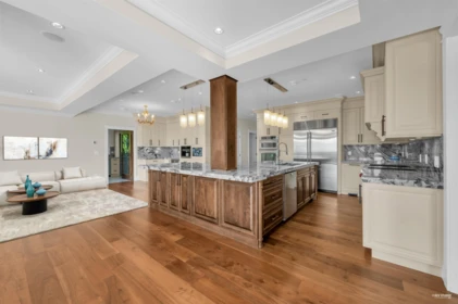 Kitchen Island Photo of 1118 Crestline Road, West Vancouver, BC