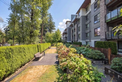 Front Yard Photo of 116 15351 101 Avenue, Surrey, BC