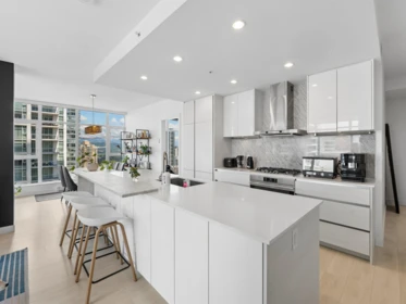 1807 6098 Station Street, Burnaby, BC, Burnaby — Apartment/Condo for sale