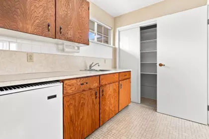Laundry Room Photo of 4692 55a Street, Ladner, BC
