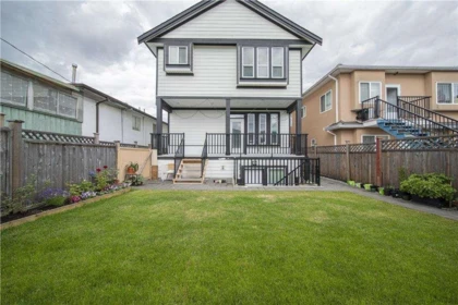 2216 Mannering Avenue, Vancouver, BC, Vancouver — Half Duplex for sale