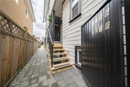 2216 Mannering Avenue, Vancouver, BC, Vancouver — Half Duplex for sale