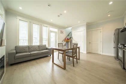 2216 Mannering Avenue, Vancouver, BC, Vancouver — Half Duplex for sale