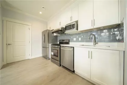 Kitchen Photo of 2216 Mannering Avenue, Vancouver, BC