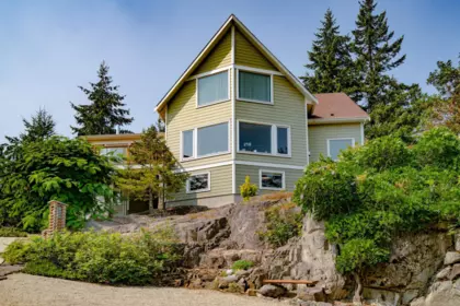 5575 Curran Road, Halfmoon Bay, BC, Halfmoon Bay — Single Family Residence for sale