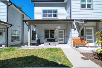 17 950 Woodsworth Road, Gibsons, BC, Gibsons — Townhouse for sale