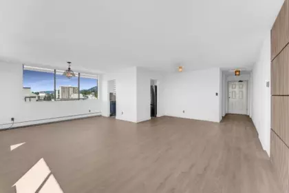 Family Room Photo of 1102 555 13th Street, West Vancouver, BC