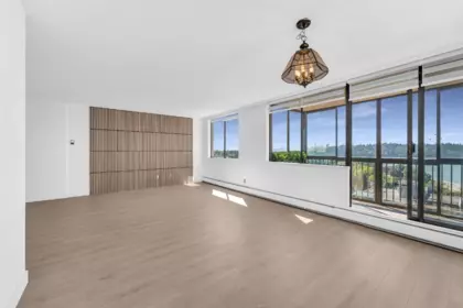 Living Room Photo of 1102 555 13th Street, West Vancouver, BC