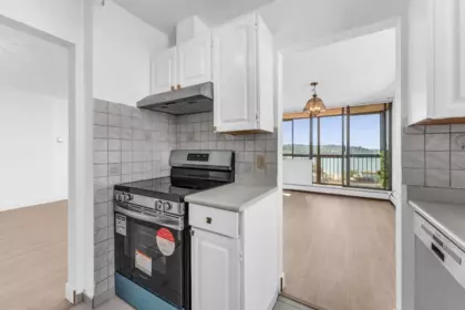 Pantry Photo of 1102 555 13th Street, West Vancouver, BC