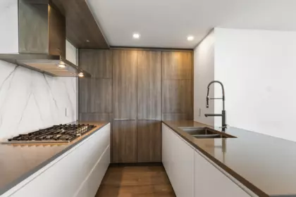 Kitchen Island Photo of 1001 1441 Johnston Road, White Rock, BC