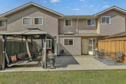 Swimming Pool Photo of 116 15501 89a Avenue, Surrey, BC