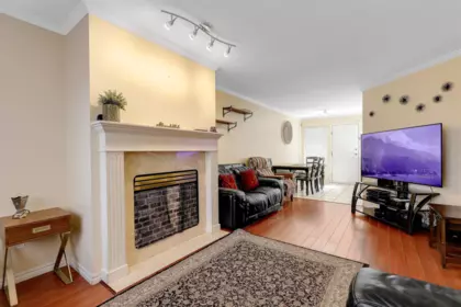 Walk-In Closet Photo of 116 15501 89a Avenue, Surrey, BC