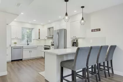 Dining Area Photo of 4 4890 48 Avenue, Delta, BC