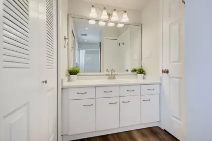 Entry Foyer Photo of 4 4890 48 Avenue, Delta, BC