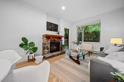 Living Room Photo of 108 675 Park Crescent, New Westminster, BC