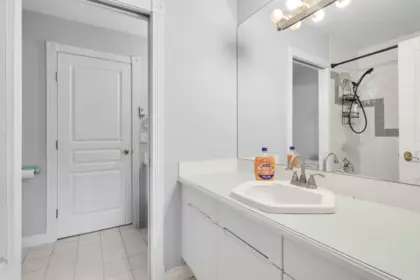 Entry Foyer Photo of 17588 28 Avenue, Surrey, BC