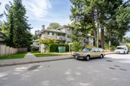 Swimming Pool Photo of 302 5577 Smith Avenue, Burnaby, BC