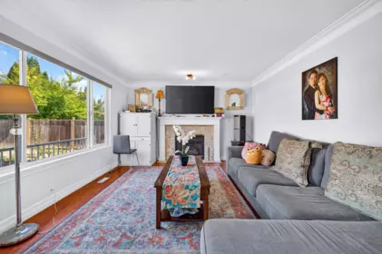 Breakfast Nook Photo of 15467 109a Avenue, Surrey, BC