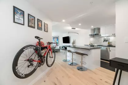 710 1050 Burrard Street, Vancouver, BC, Vancouver — Apartment/Condo for sale