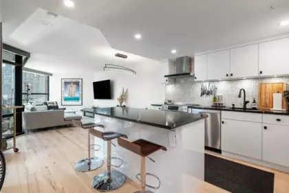 710 1050 Burrard Street, Vancouver, BC, Vancouver — Apartment/Condo for sale